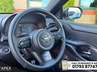 Begagnad Toyota Yaris 261 HK (191 kW) 2021 Vit Halvkombi