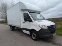 Używany Mercedes Sprinter Progressive 148 KM (108 kW) 2023 Biały Van