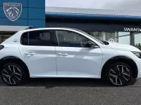 Używany Peugeot e-208 GT 113 kW (154 KM) 2025 Biały Hatchback