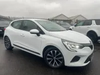 Used Renault Clio Iconic 90 HP (66 kW) 2022 White Hatchback