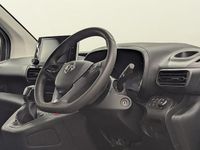 Used Vauxhall Combo Sportive 101 HP (74 kW) 2021 White jade MPV