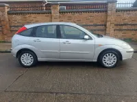 Begagnad Ford Focus Ghia 2003 Silver Halvkombi