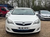 Used Vauxhall Astra 115 HP (84 kW) 2011 White Hatchback