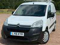 Used Citroën Berlingo 75 HP (55 kW) 2016 White MPV