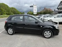 Usado Kia Rio 95 HP (69 kW) 2011 Preto Citadino
