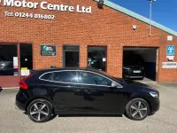 Begagnad Volvo V40 R-Design 122 HK (89 kW) 2017 Svart Halvkombi