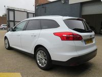 Used Ford Focus Zetec 120 HP (88 kW) 2017 White Estate