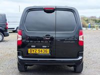 Nouă Peugeot Partner 129 CP (94 kW) 2026 Negru Monovolum
