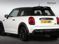 Begagnad Mini Cooper Hatch 134 HK (98 kW) 2023 Vit Halvkombi