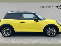 Used Mini Cooper Classic 154 HP (113 kW) 2024 Yellow Hatchback