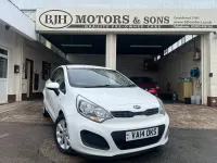 Used Kia Rio 85 HP (62 kW) 2014 White Hatchback