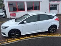 Used Ford Focus ST 185 HP (136 kW) 2015 White Hatchback