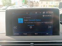 Usado Peugeot 5008 Allure 163 HP (119 kW) 2017 Verde Monovolume