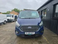 Usado Ford Tourneo Zetec 2019 Azul Monovolumen