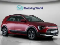 Gebraucht Kia Niro 139 PS (102 kW) 2023 Rot SUV
