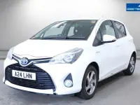 Used Toyota Yaris 101 HP (74 kW) 2015 White Hatchback