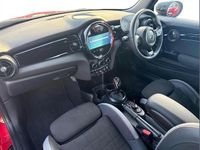 Begagnad Mini Cooper Sport 134 HK (98 kW) 2023 Röd Halvkombi
