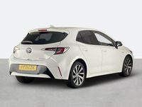 Begagnad Toyota Corolla Design 122 HK (89 kW) 2021 Vit Halvkombi