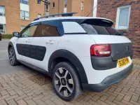 Used Citroën C4 Cactus Flair 100 HP (73 kW) 2016 White Hatchback