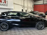 Used Infiniti Q30 Sport Tech 170 HP (125 kW) 2017 Black Hatchback