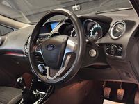 Used Ford Fiesta Zetec 100 HP (73 kW) 2016 White Hatchback