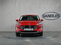 Käytetty Ford Kuga Titanium 150 HP (110 kW) 2023 Punainen Katumaasturi
