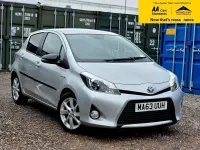 Usata Toyota Yaris Hybrid 101 CV (74 kW) 2013 Argento Utilitaria