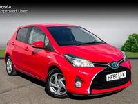 Used Toyota Yaris Hybrid 101 HP (74 kW) 2016 Chilli red Hatchback