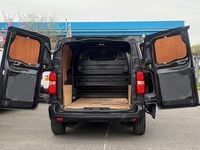 Second-hand Vauxhall Vivaro 100 CP (73 kW) 2023 Negru Monovolum