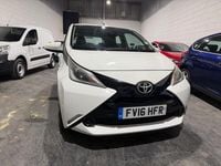 Used Toyota Aygo X-play 68 HP (50 kW) 2016 White Hatchback
