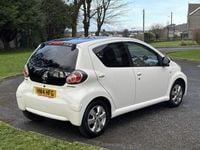 Used Toyota Aygo Style 68 HP (50 kW) 2014 White Hatchback