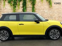 Used Mini Cooper Hatch 154 HP (113 kW) 2024 Yellow Hatchback