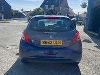 Second-hand Peugeot 208 Active 2012 Albastru Hatchback