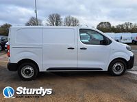 Second-hand Vauxhall Vivaro 2024 Alb Monovolum