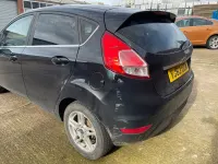 Usado Ford Fiesta Zetec 75 HP (55 kW) 2013 Preto Citadino