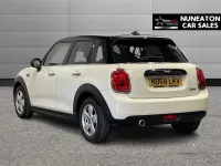 Usado Mini Cooper Classic 136 CV (100 kW) 2019 Blanco Utilitario