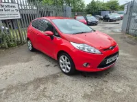 Second-hand Ford Fiesta Zetec 2012 Roșu Hatchback
