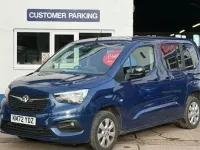 Usado Vauxhall Combo 2022 Azul Monovolume