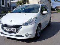 Used Peugeot 208 Allure 82 HP (60 kW) 2014 White Hatchback