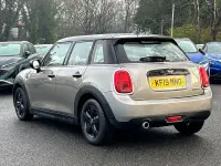 Usado Mini Cooper Classic 136 HP (100 kW) 2019 Prateado Citadino