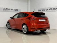 Used Ford Focus ST-Line 120 HP (88 kW) 2017 Red Hatchback