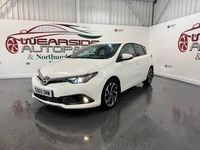 Used Toyota Auris Design 116 HP (85 kW) 2015 White Hatchback