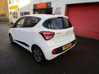 Used Hyundai i10 Premium SE 87 HP (63 kW) 2018 White Hatchback