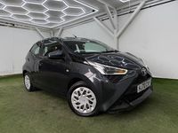 Begagnad Toyota Aygo X-play 2020 Grå Halvkombi