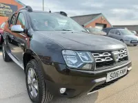 Usado Dacia Duster Lauréate 125 CV (91 kW) 2016 Negro SUV