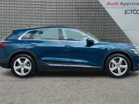 Usado Audi e-tron Advanced 230 kW (313 CV) 2021 Azul SUV
