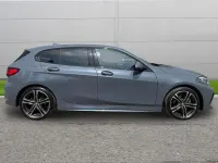 Usado BMW 118 M Sport 134 CV (98 kW) 2022 Gris Utilitario