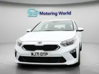 Usado Kia Ceed 134 HP (98 kW) 2021 Branco Citadino