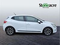 Used Renault Clio V Iconic 88 HP (64 kW) 2022 White Hatchback