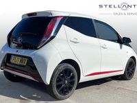 Usado Toyota Aygo x-press 67 HP (49 kW) 2017 Branco Citadino